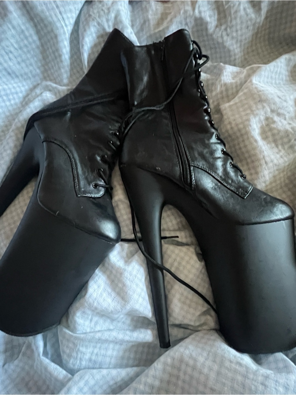Pleaser - Picture 3 of 4